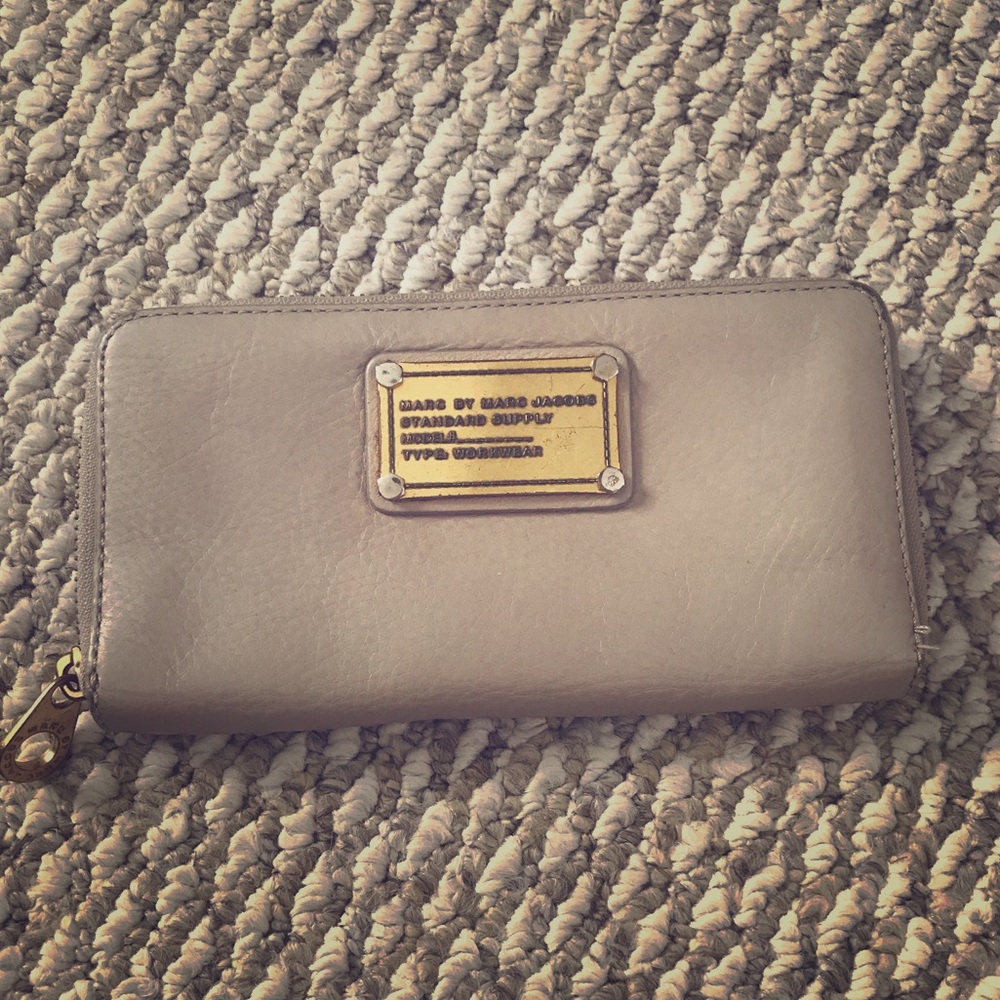 Authentic Marc Jacobs classic beige wallet ❤️❤️